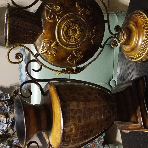 NEW 2x 16" Gorgeous Metal Stand Out Vases with many Details!! - Picture 8 of 8
